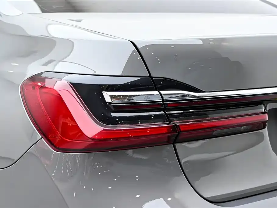 BMW 7 Series — фото 10