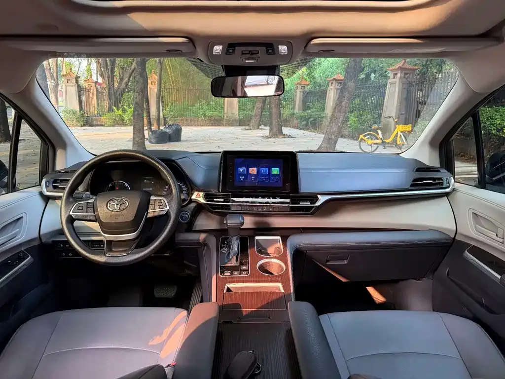Toyota Granvia 2024 из CN, фото 9