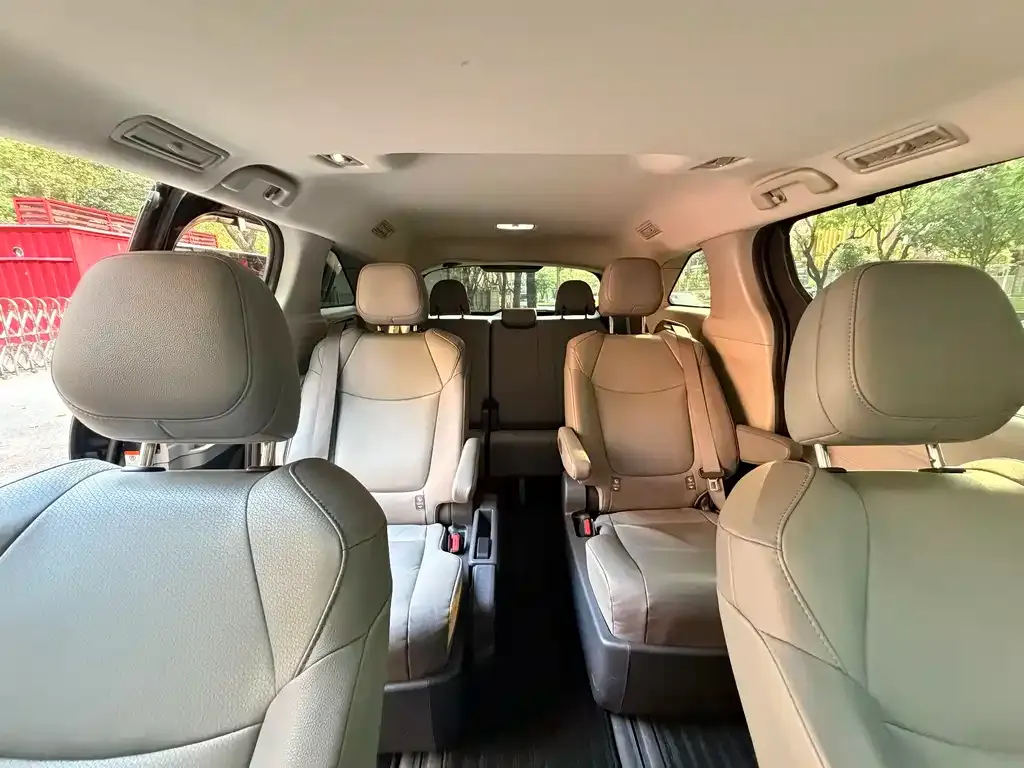 Toyota Granvia 2024 из CN, фото 3