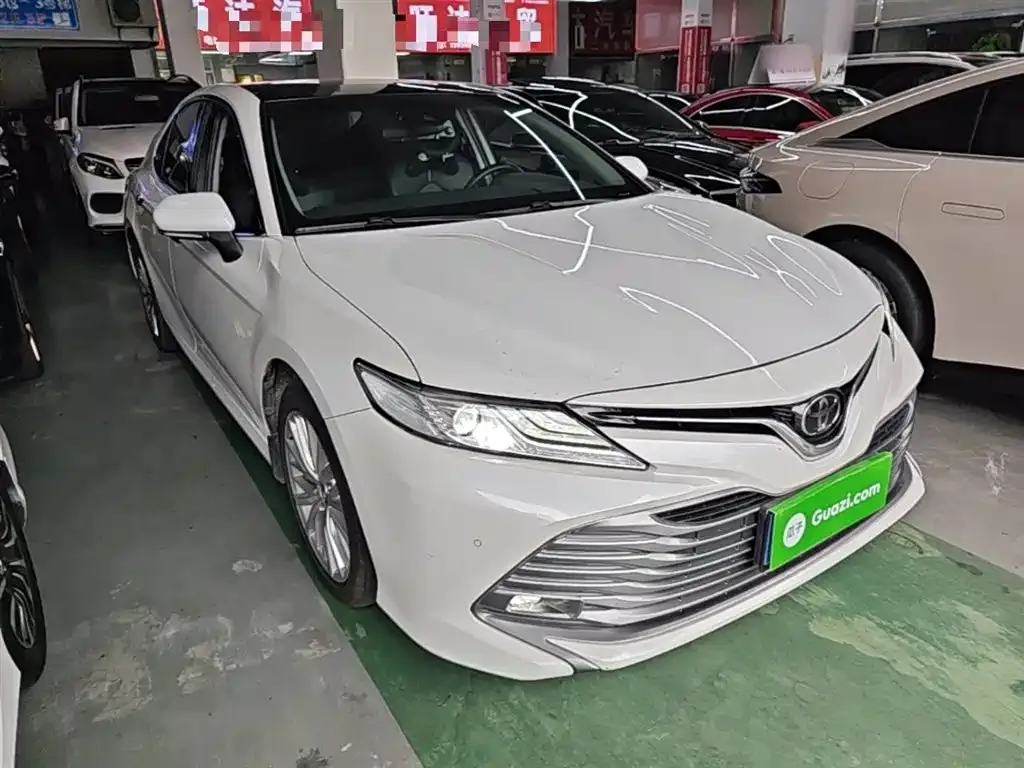 Toyota Camry — фото 2
