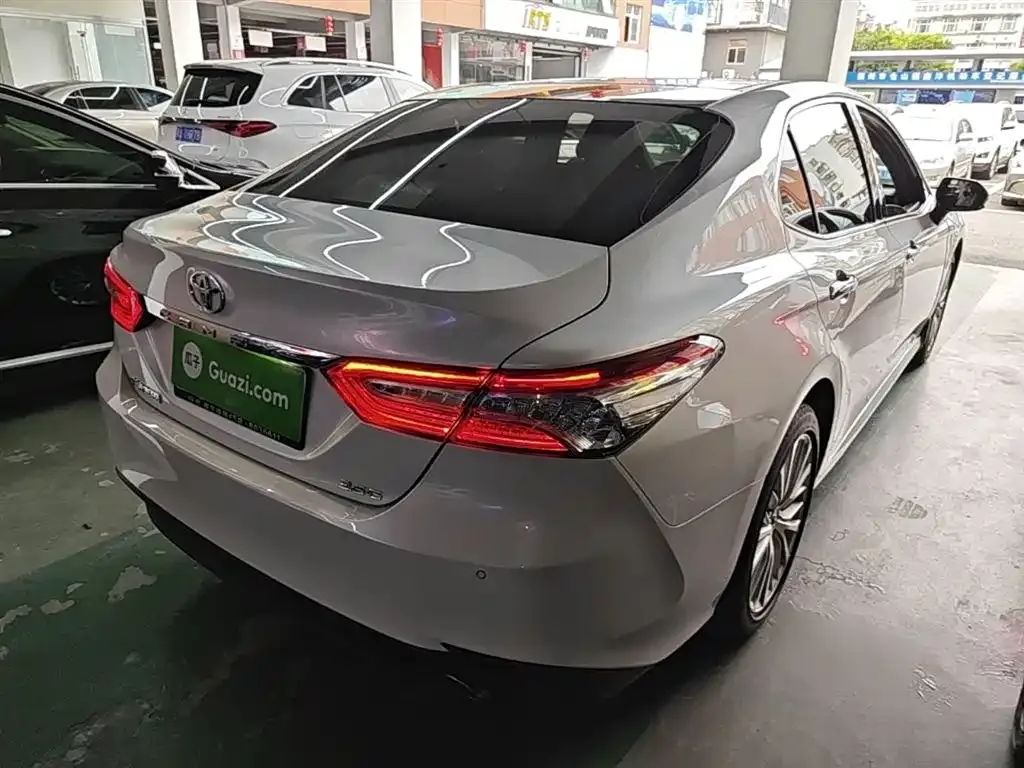 Toyota Camry — фото 3