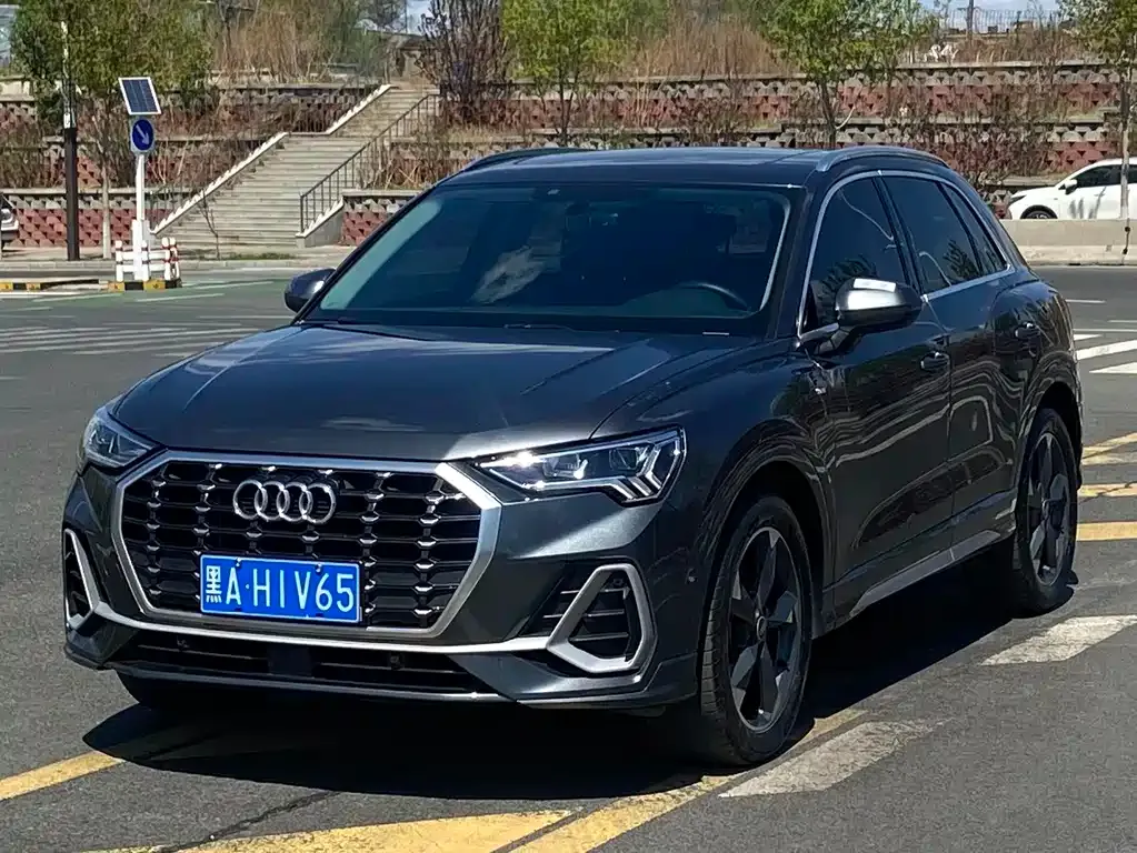 Audi Q3 — фото 1