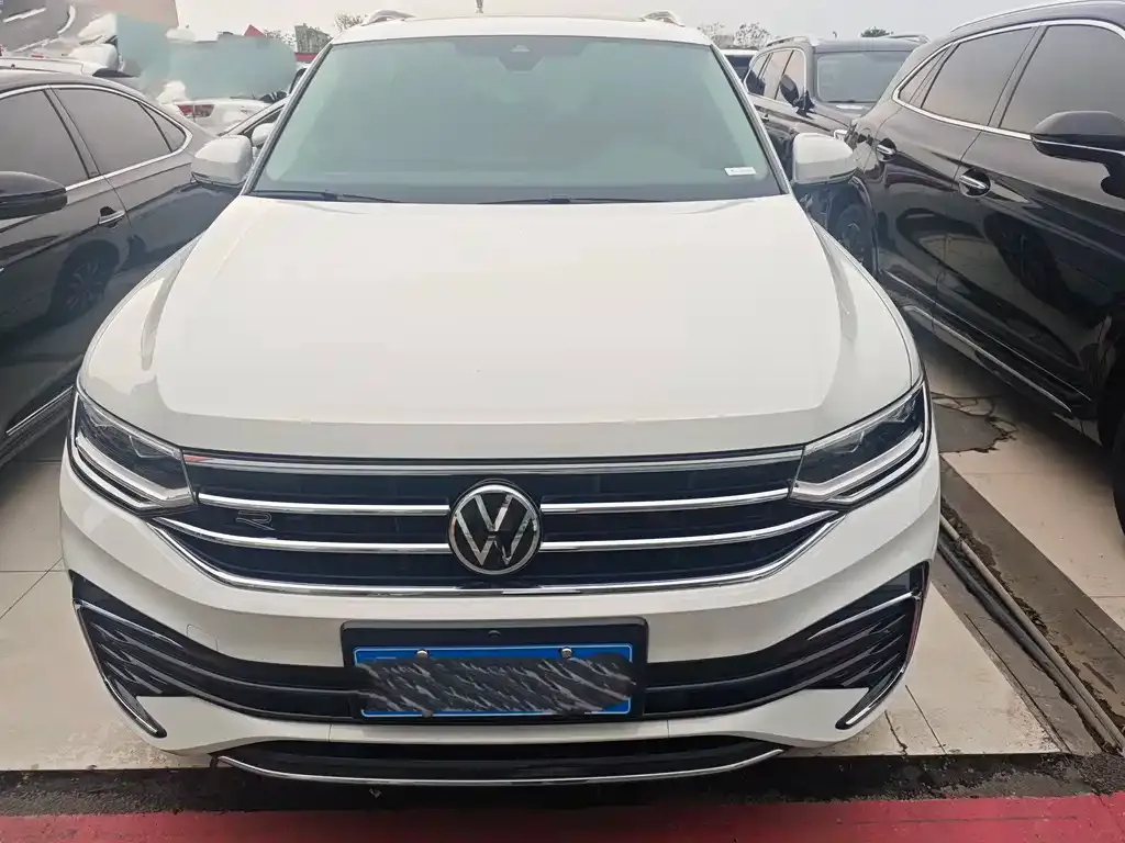 Volkswagen Tiguan L — фото 3