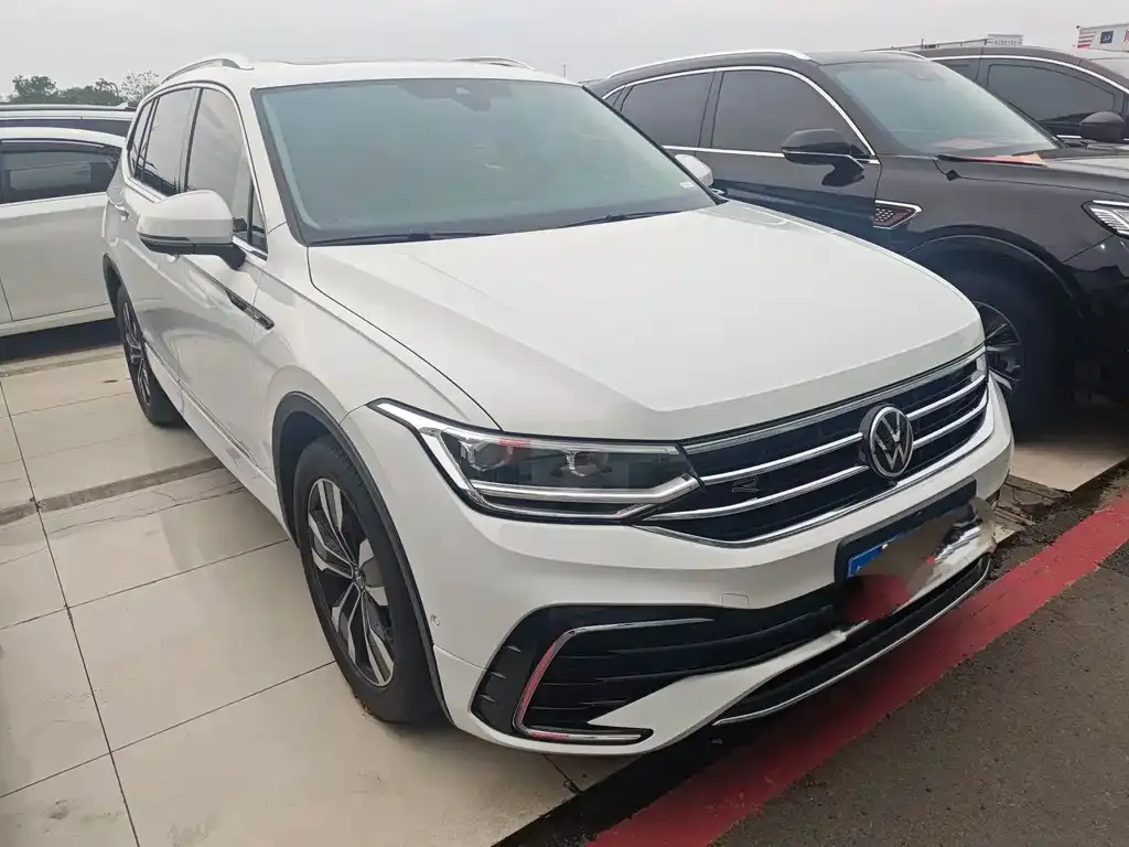Volkswagen Tiguan L — фото 4