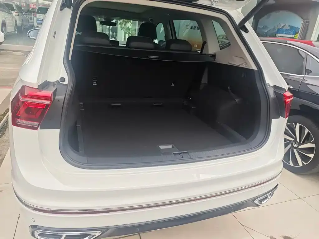 Volkswagen Tiguan L — фото 2