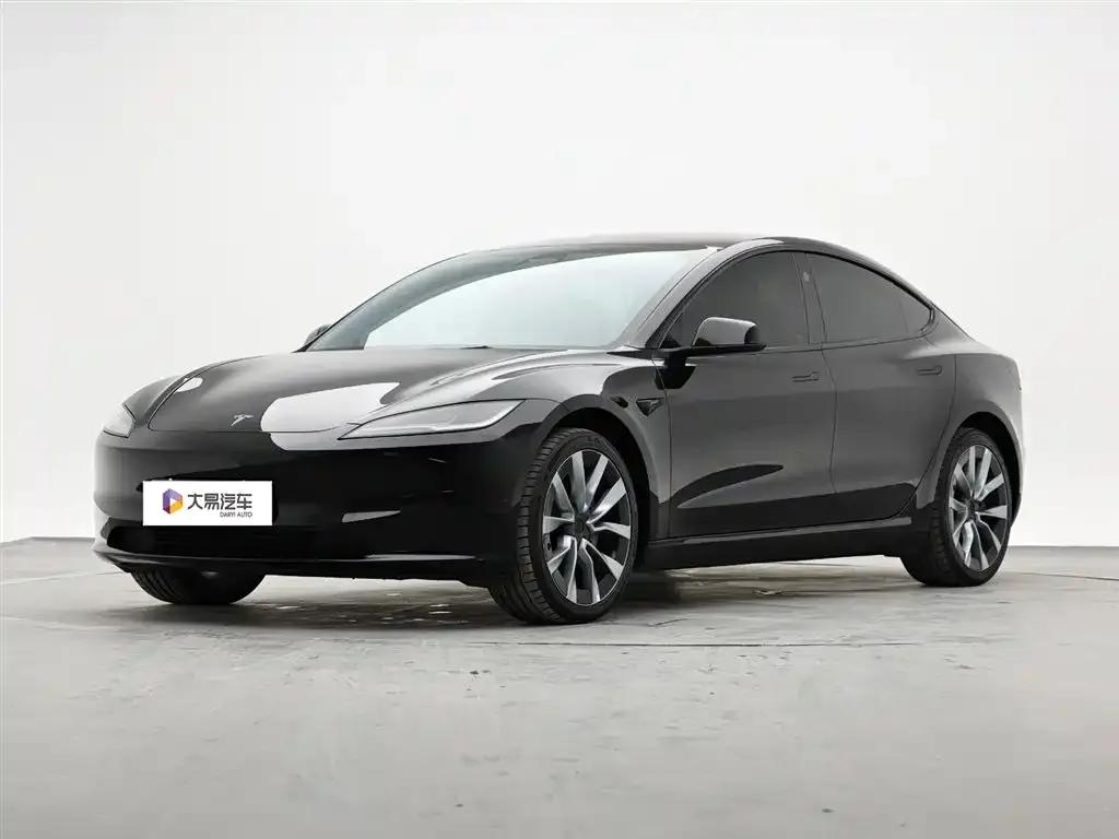 Tesla Model 3 — фото 1