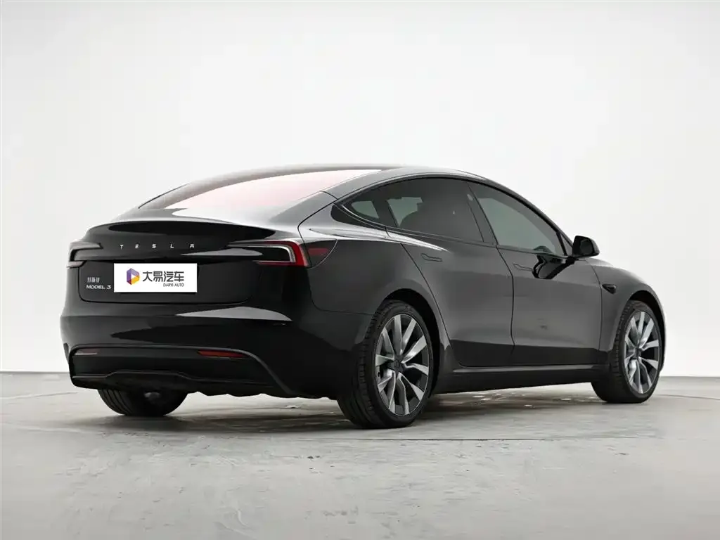 Tesla Model 3 — фото 6
