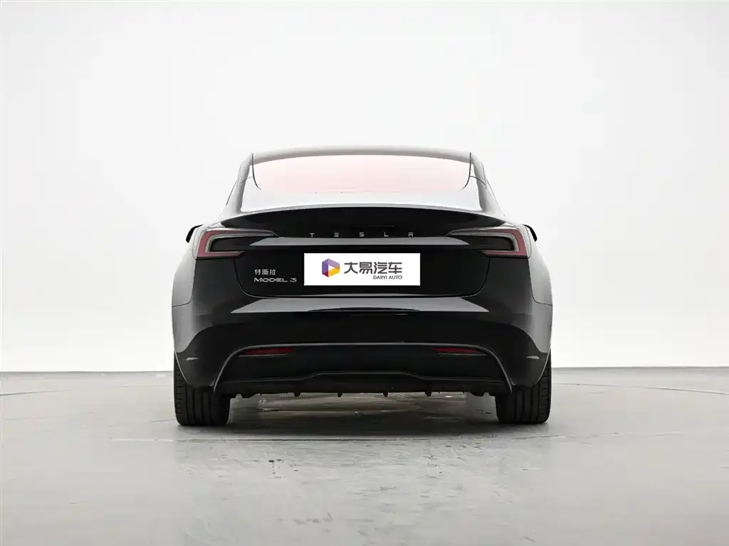 Tesla Model 3 — фото 5