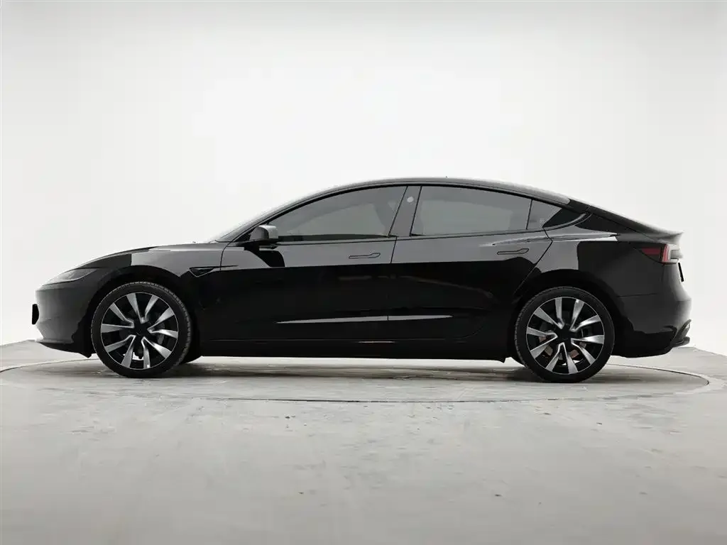 Tesla Model 3 — фото 2