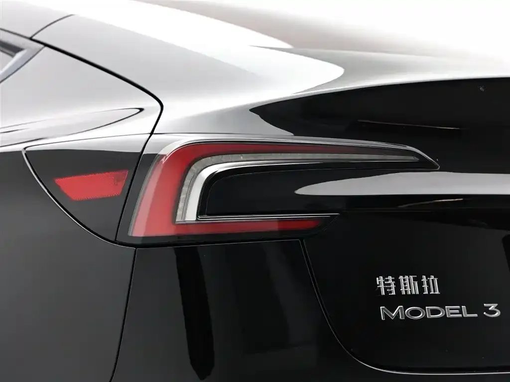 Tesla Model 3 — фото 4