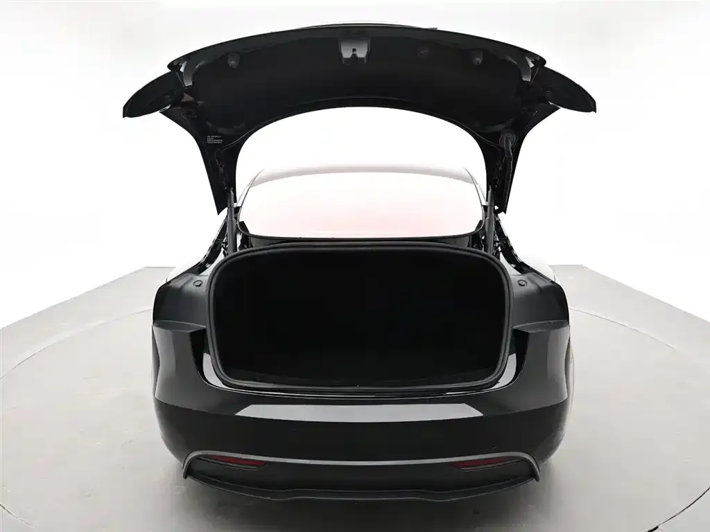 Tesla Model 3 — фото 7