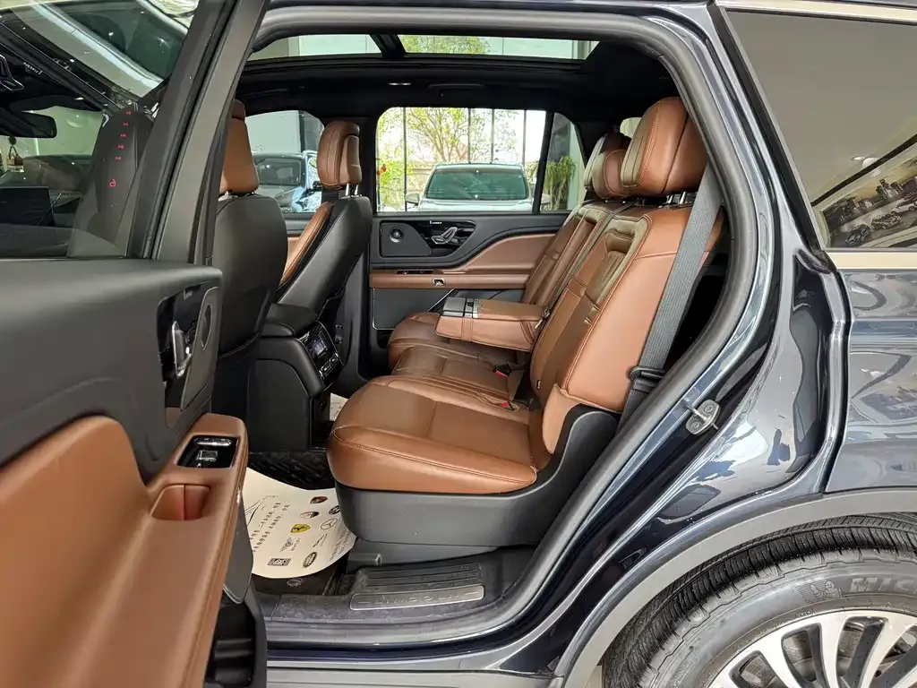 Lincoln Aviator — фото 9