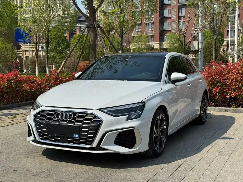 Audi A3 — фото 1