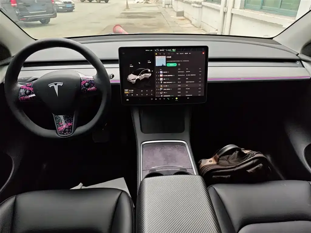 Tesla Model Y — фото 9