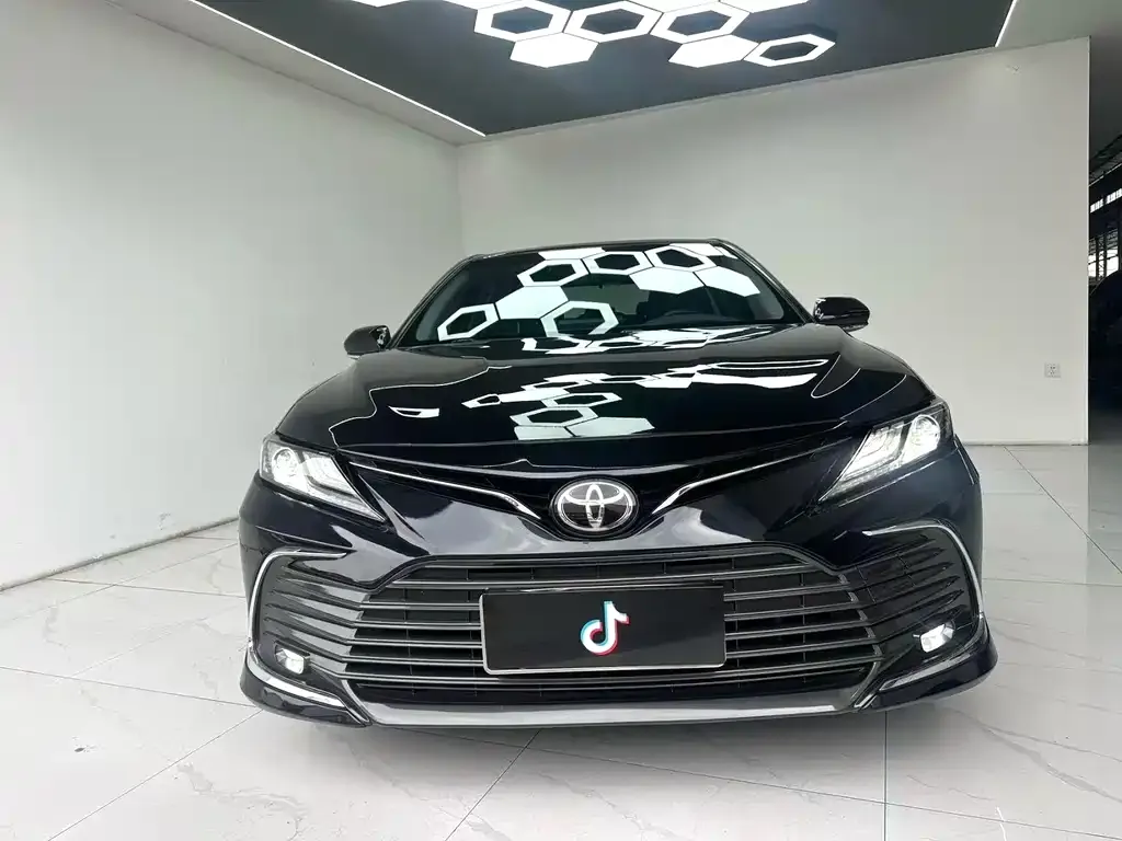 Toyota Camry — фото 9