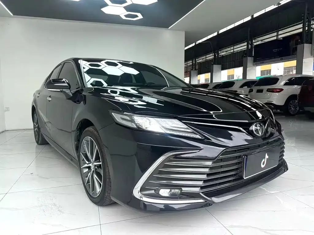 Toyota Camry — фото 2