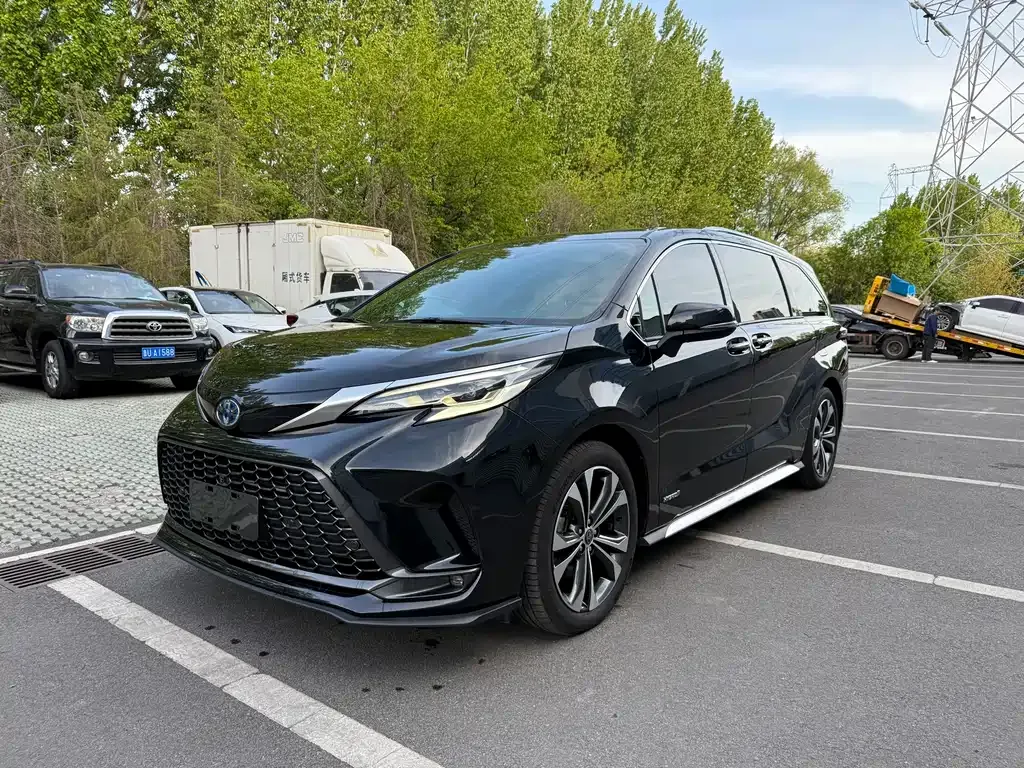 Toyota Granvia — фото 1