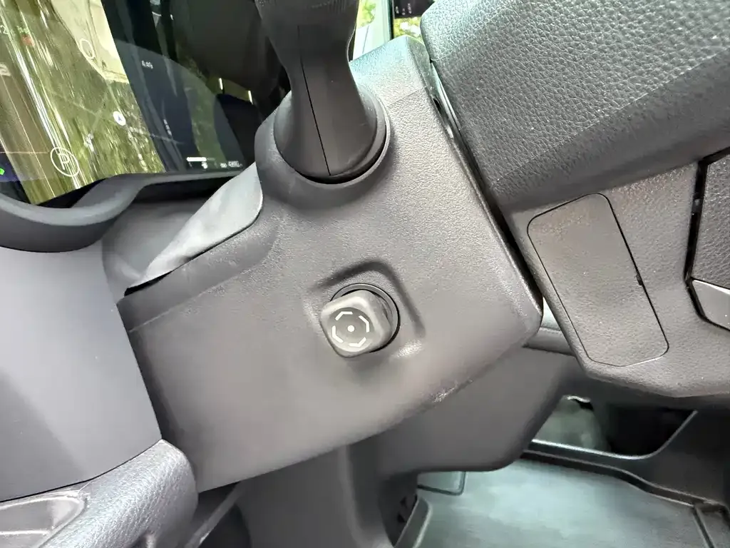 Toyota Granvia — фото 2
