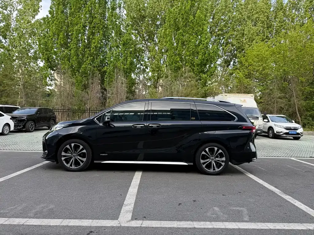 Toyota Granvia — фото 10