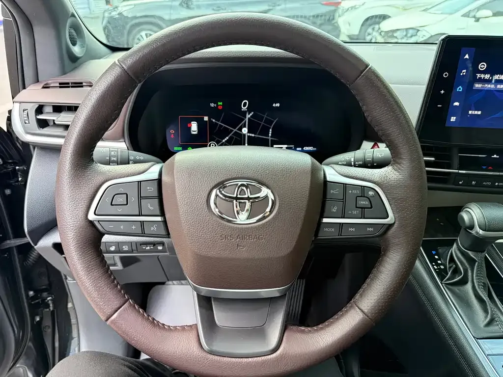 Toyota Granvia — фото 3