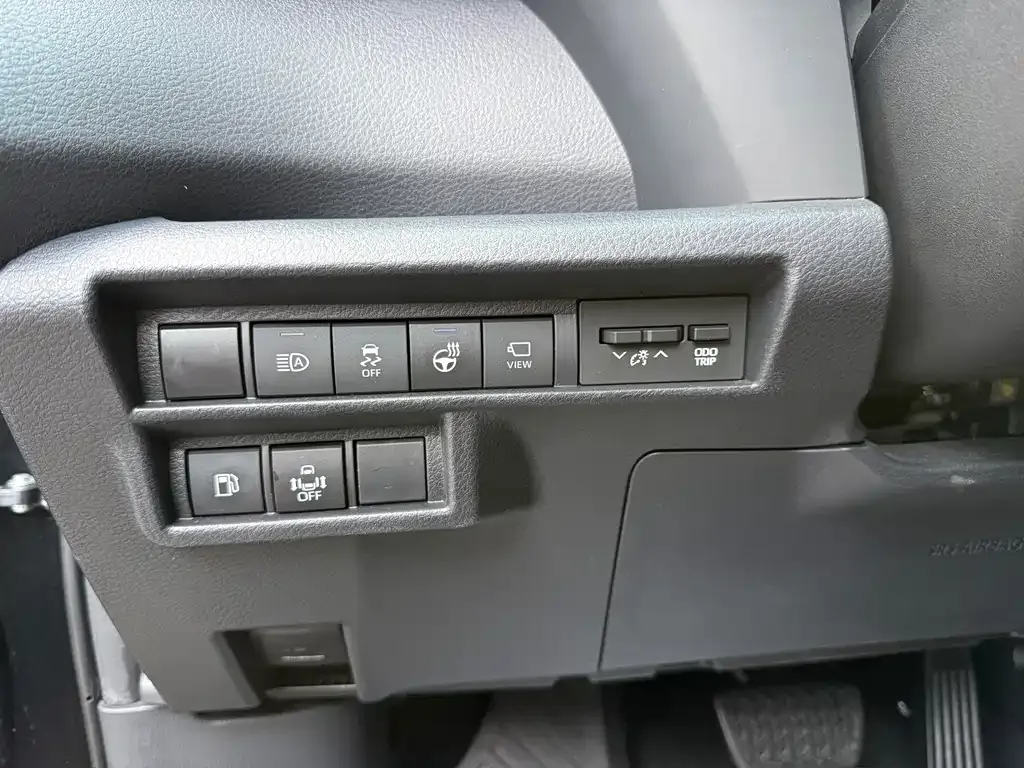 Toyota Granvia — фото 8