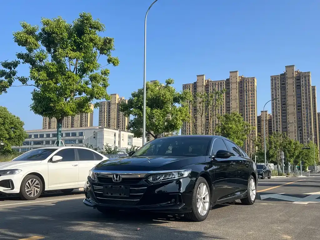 Honda Accord — фото 1
