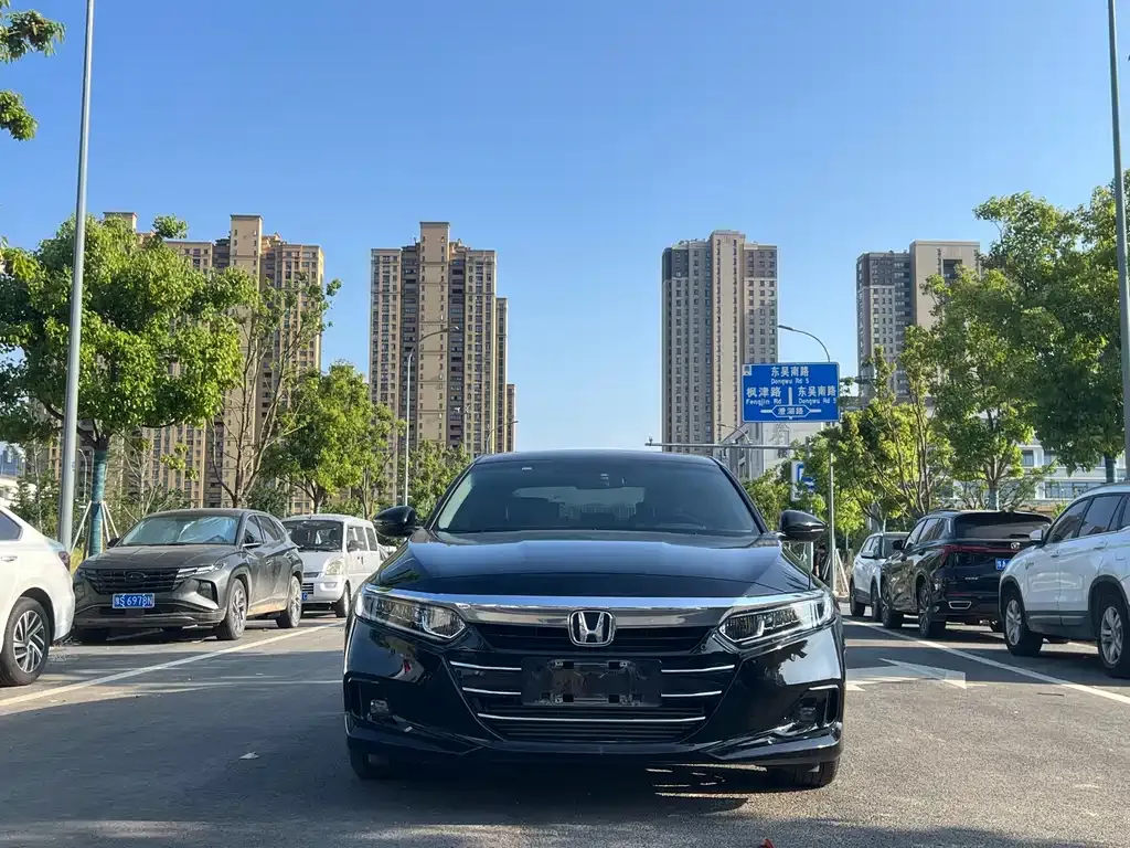 Honda Accord — фото 8