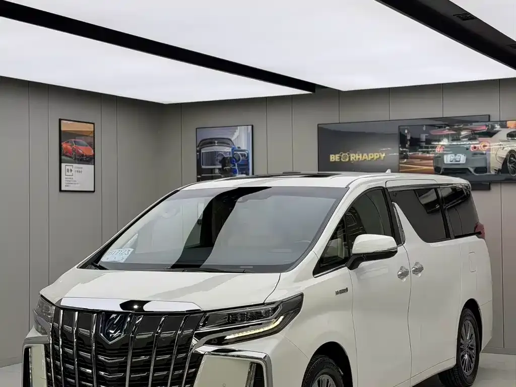 Toyota Alphard — фото 1