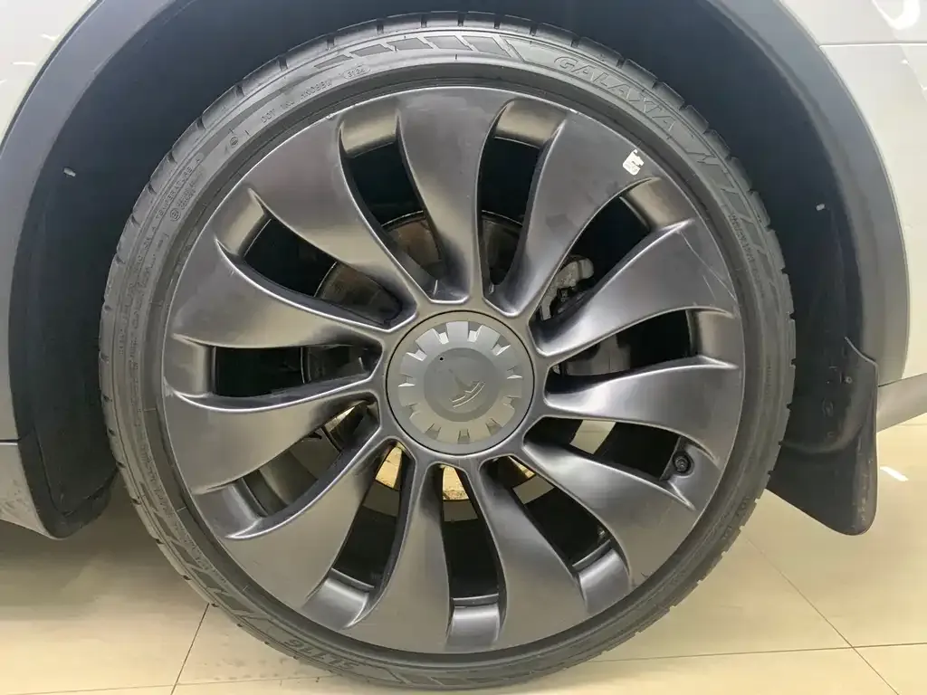 Tesla Model Y — фото 7