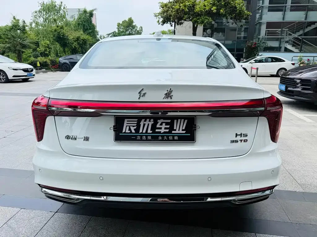 Hongqi H5 — фото 6