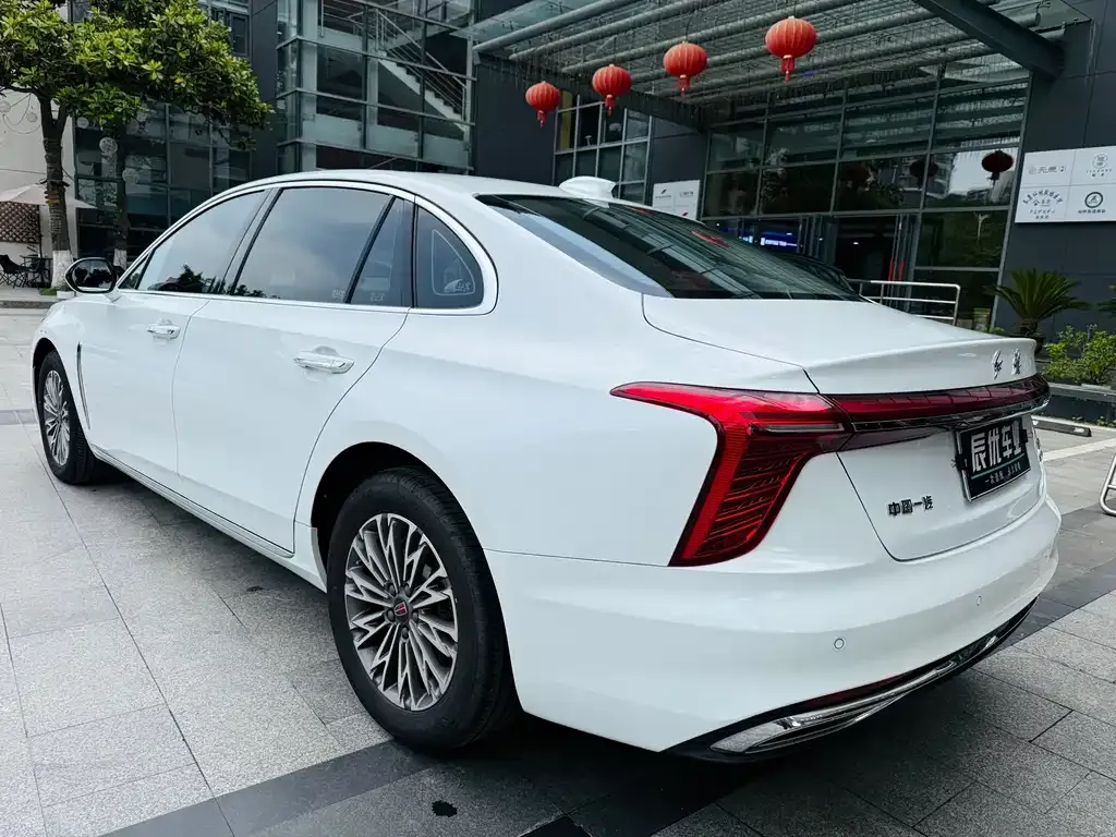 Hongqi H5 — фото 2