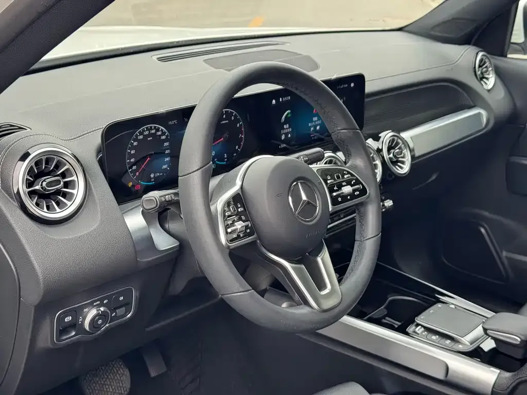 Mercedes-Benz GLB — фото 2