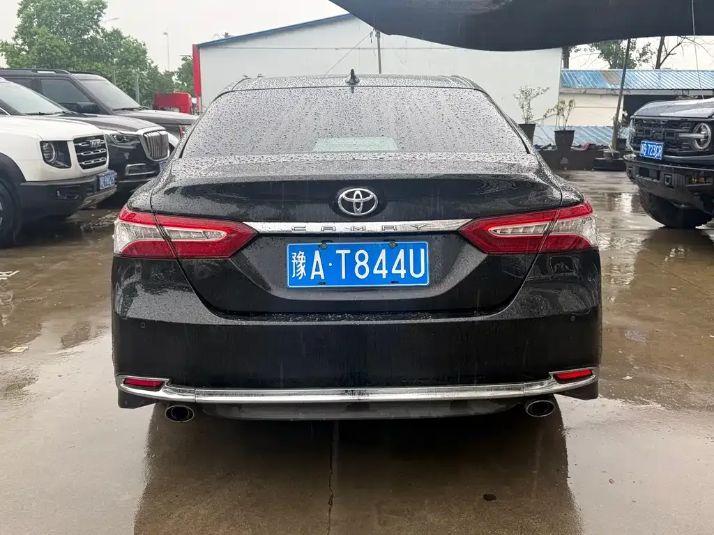 Toyota Camry — фото 3