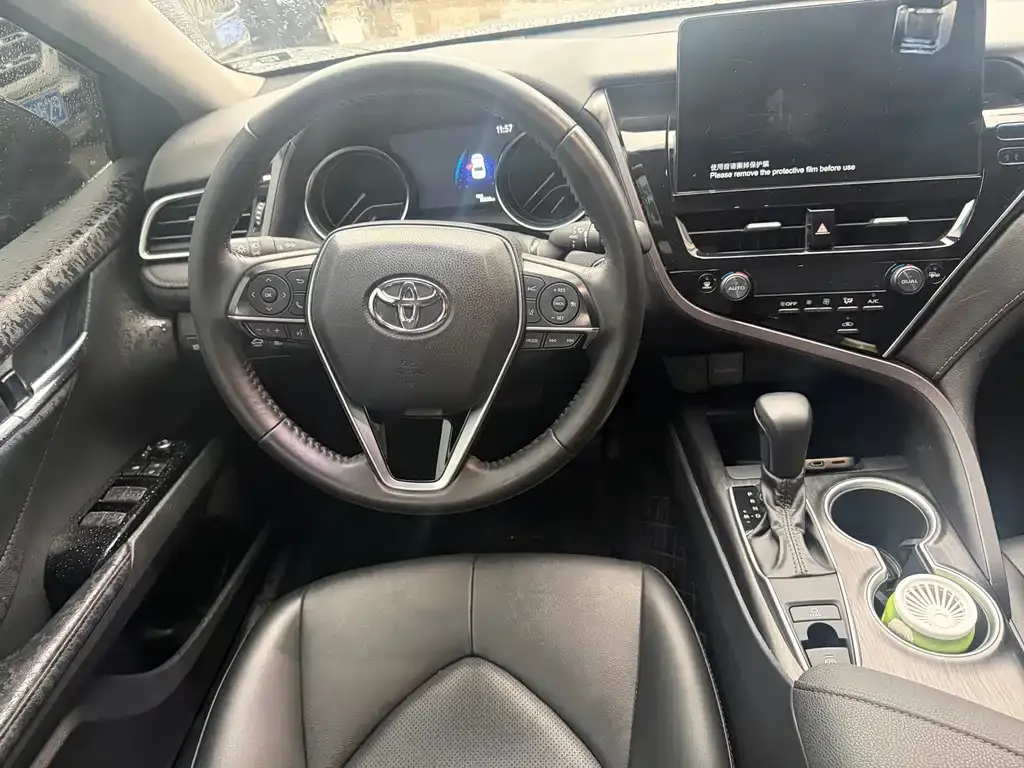 Toyota Camry — фото 5