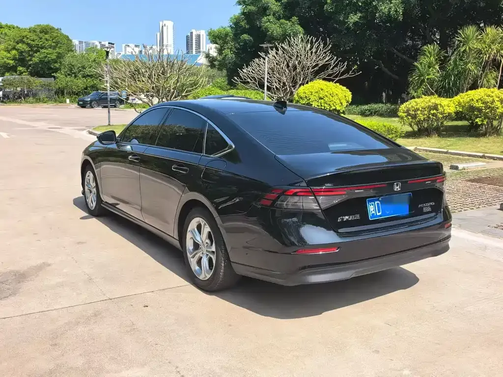 Honda Accord — фото 1