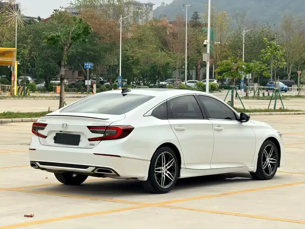 Honda Accord — фото 10