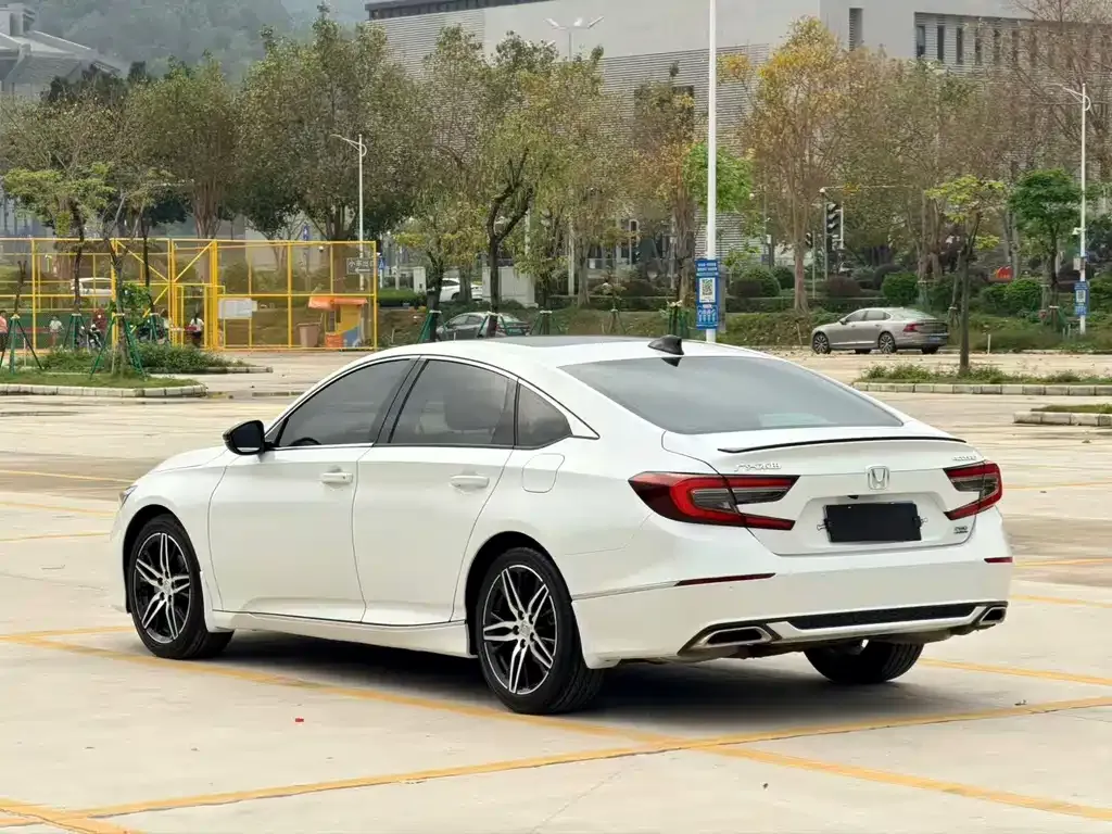 Honda Accord — фото 8