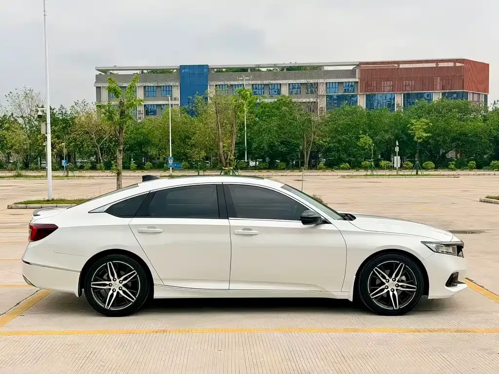 Honda Accord — фото 5