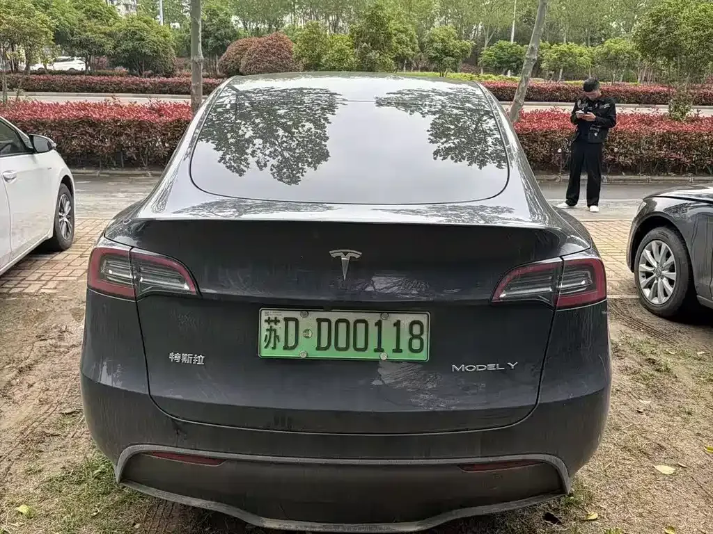 Tesla Model Y — фото 4