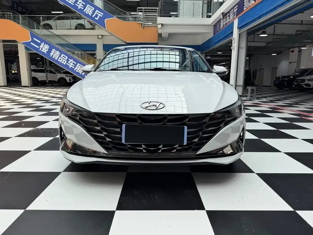 Hyundai Elantra — фото 7