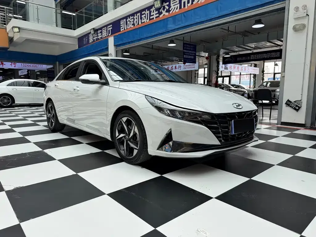 Hyundai Elantra — фото 4