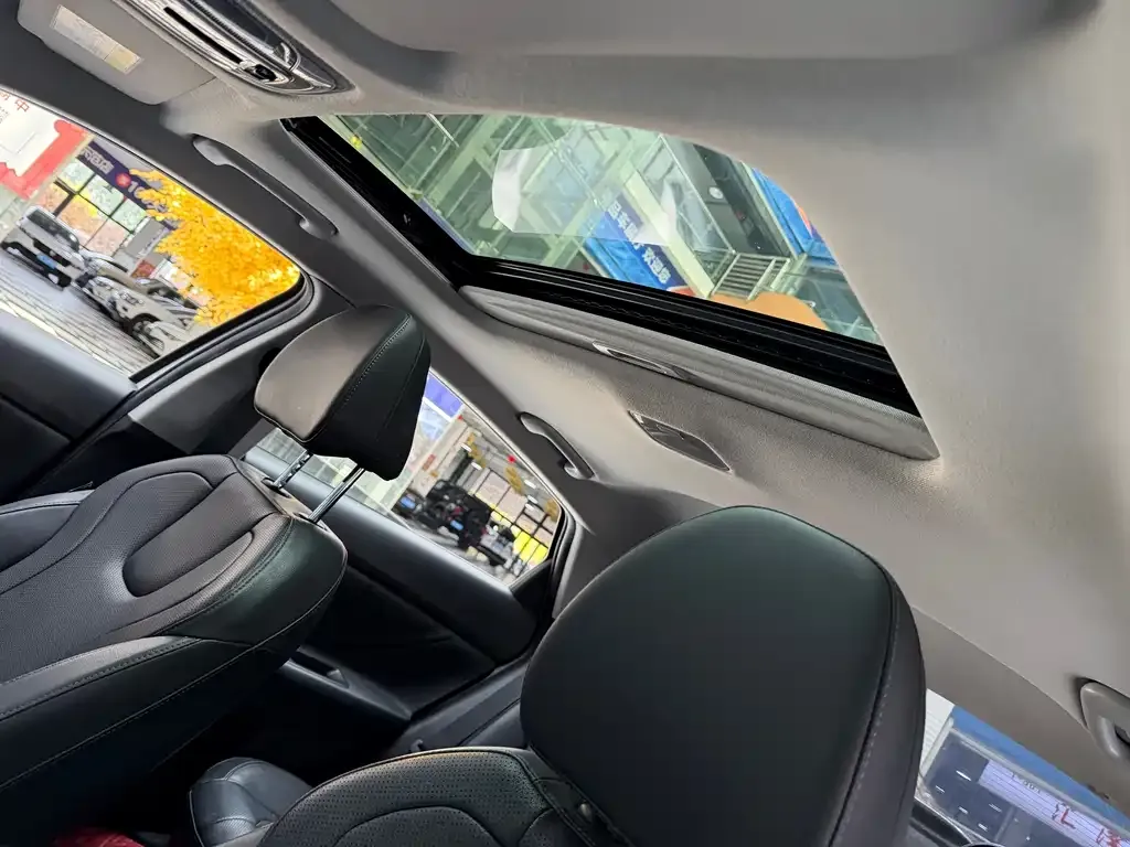 Hyundai Elantra — фото 3