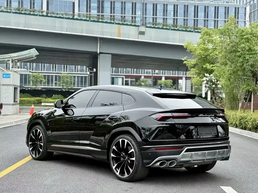 Lamborghini Urus — фото 9