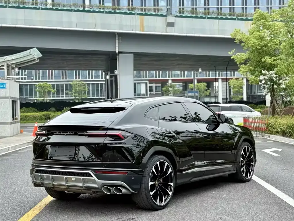 Lamborghini Urus — фото 8