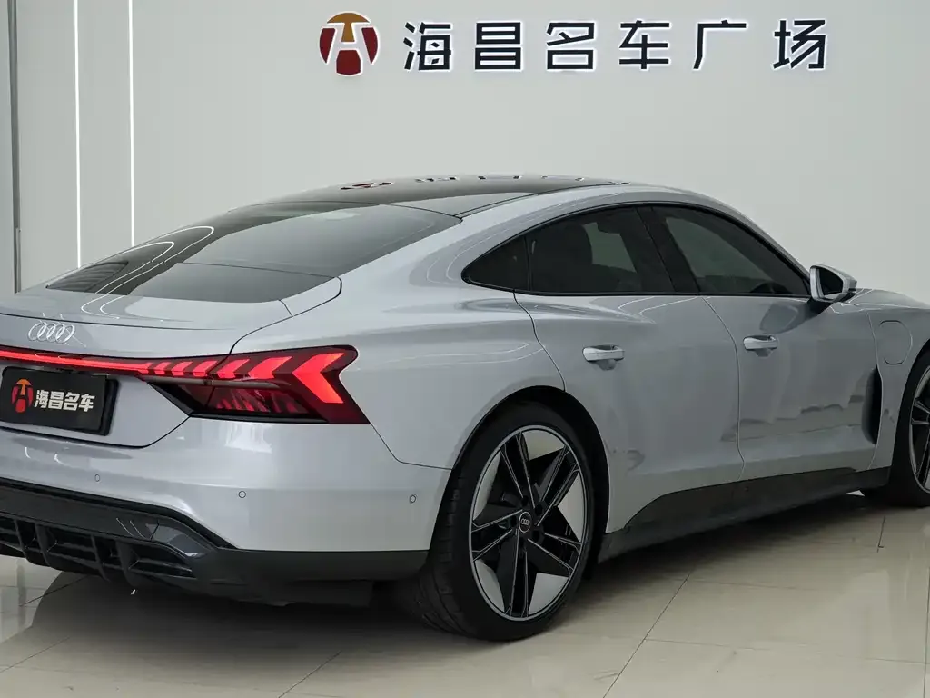 Audi e-tron GT 2024 из CN, фото 9