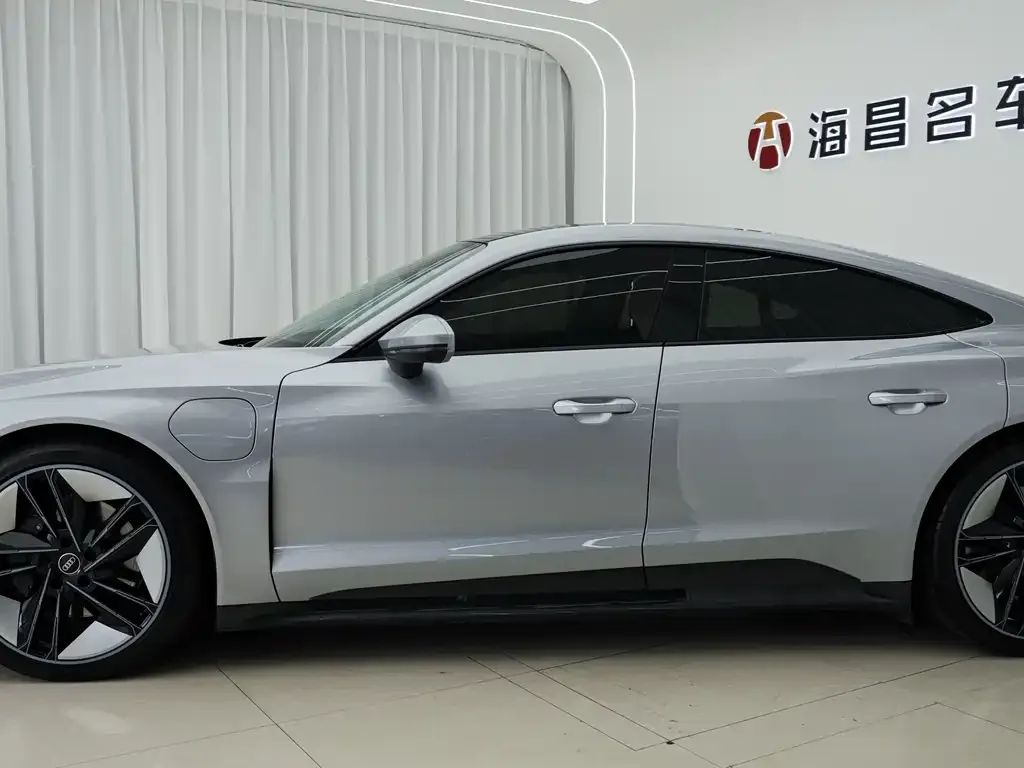 Audi e-tron GT 2024 из CN, фото 7