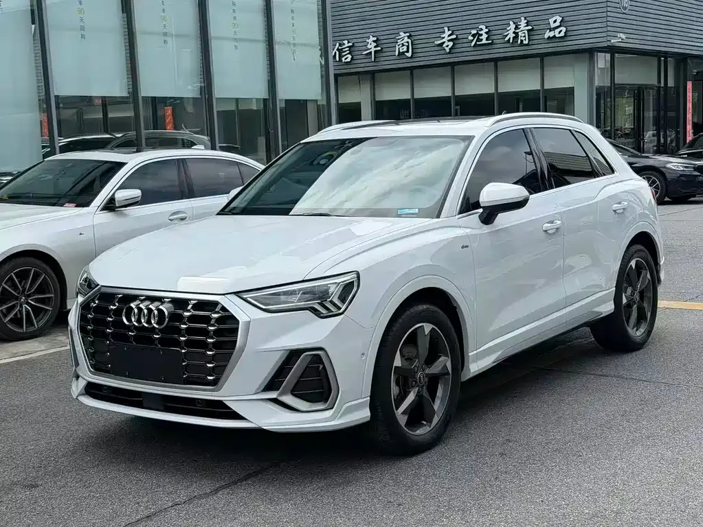 Audi Q3 — фото 1