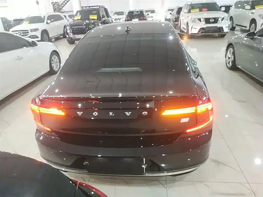 Volvo S90 PHEV 2023 из CN, фото 2