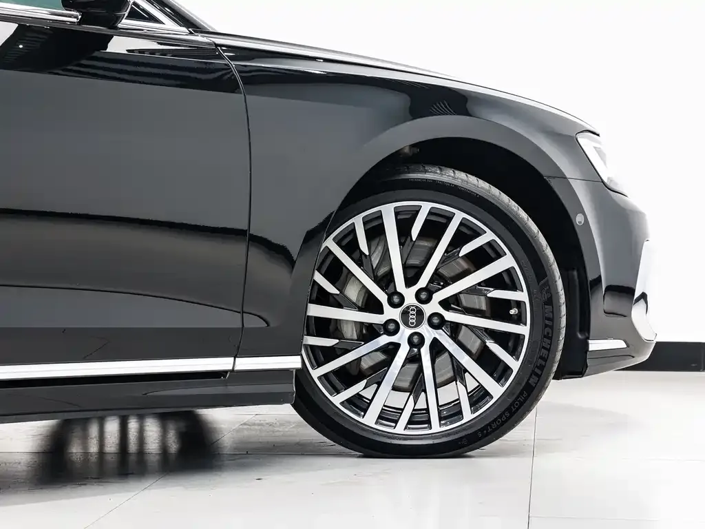 Audi A8 — фото 8