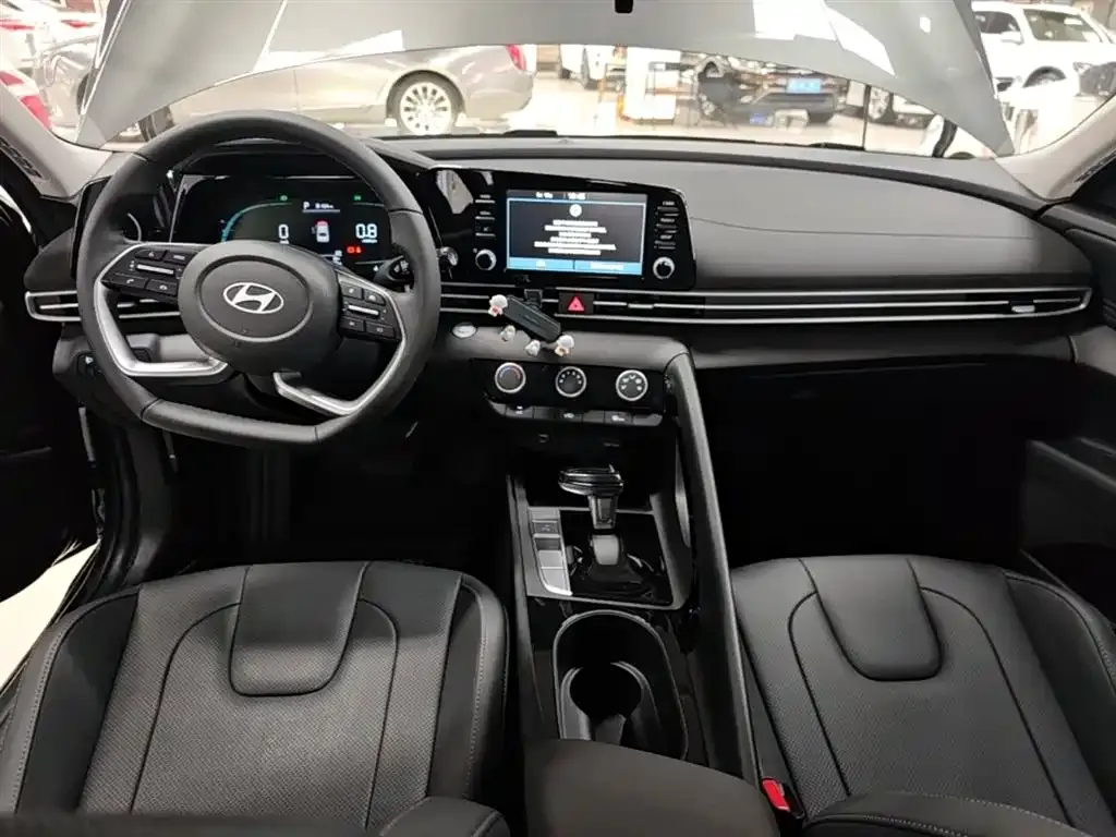 Hyundai Elantra — фото 9